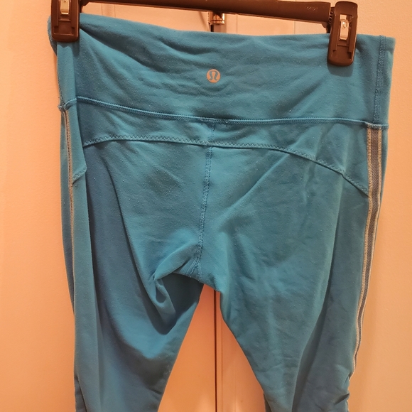 Lululemon vintage crop pants beautiful summer blue size 6 - Picture 3 of 3
